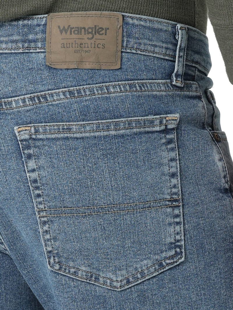 Wrangler Authentics Men's Regular Fit Comfort Flex Waist Jean, Light Stonewash, 31W x 30L